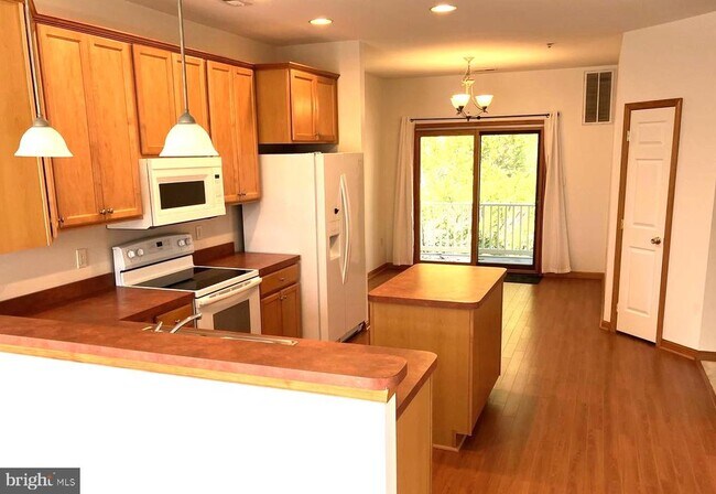 Building Photo - 22571 Chickadee Circle