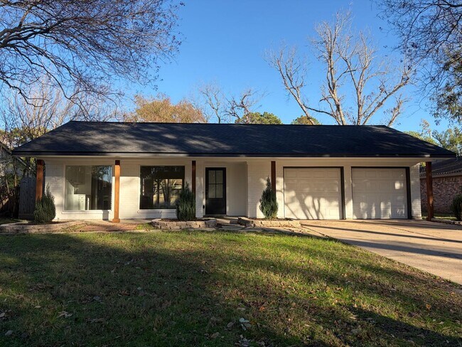 Building Photo - 2618 Pine Village Dr