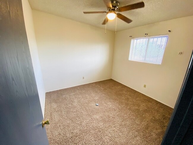 Building Photo - FOR RENT