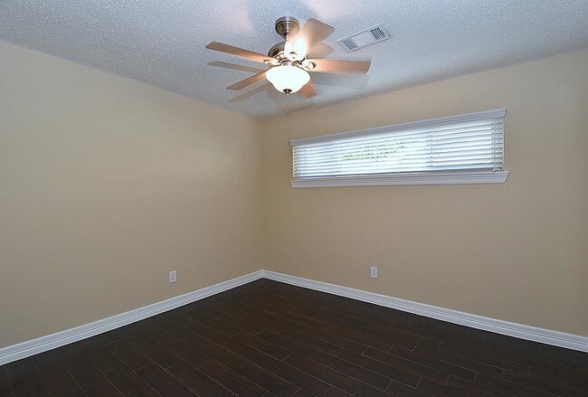 Building Photo - 2410 Del Norte St