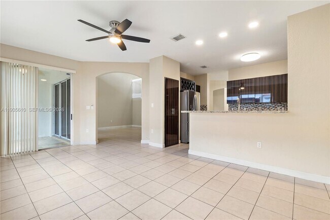 Building Photo - 8562 NW 108th Ave