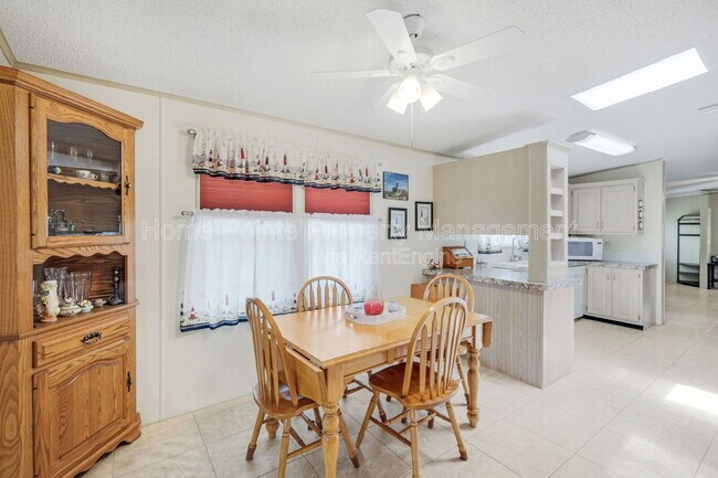 Building Photo - 39 Umber Ct