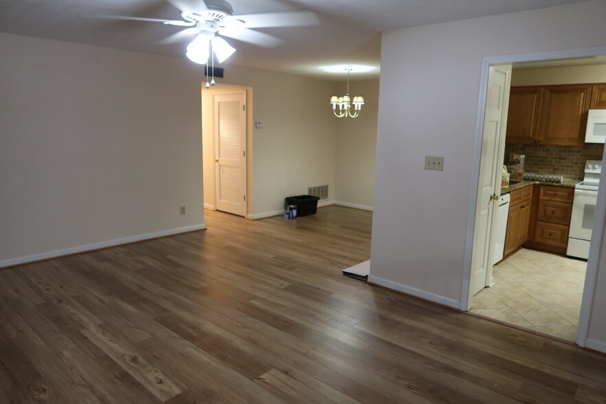 Open Floor Plan - 1325 Weatherstone Way NE