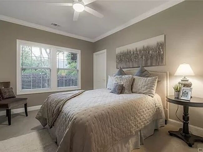 Building Photo - This fabulous 3bd/2ba plus office home sits on a large lot!