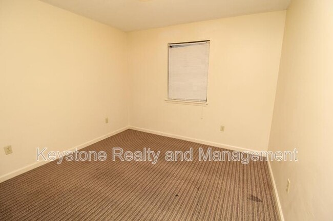 Building Photo - 1935 High St