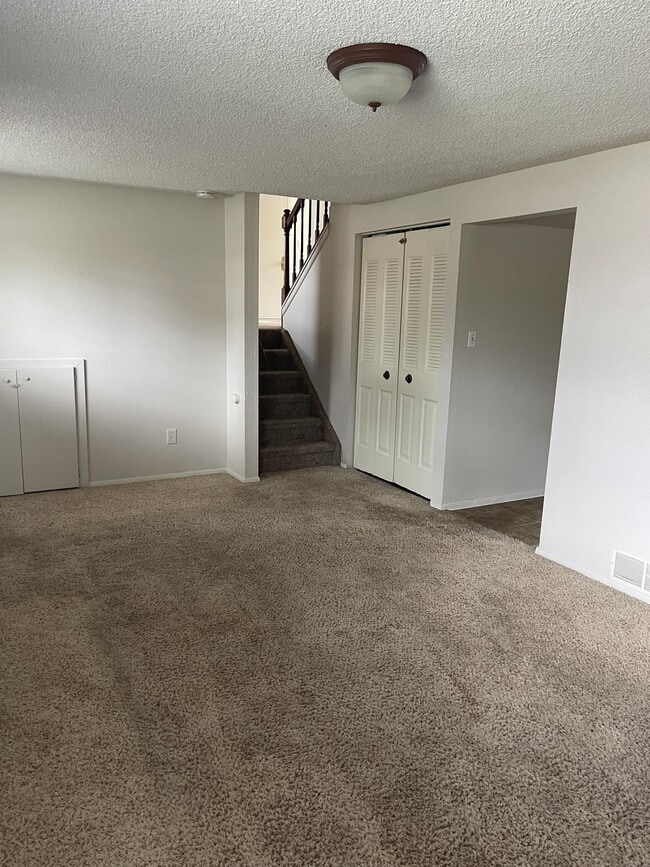 Building Photo - 488 Anjou Dr