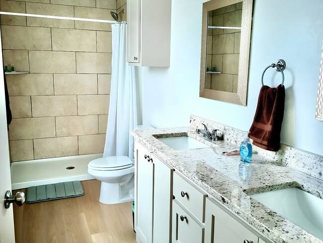 Building Photo - Stunning 2-Bedroom Home with Modern Finishes in Lawton