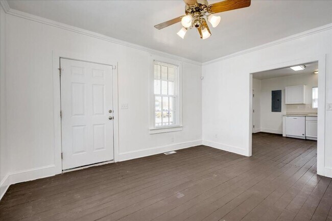 Building Photo - 1606 Broad St