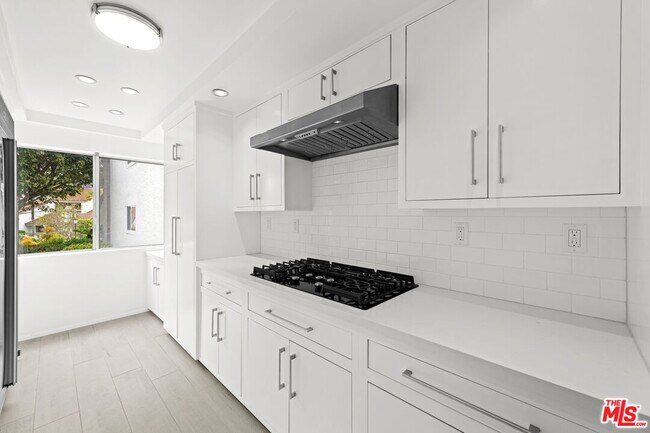 Building Photo - 17088 Palisades Cir