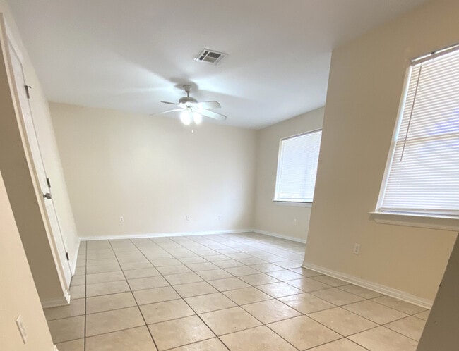 Building Photo - 8418 Valor Dr