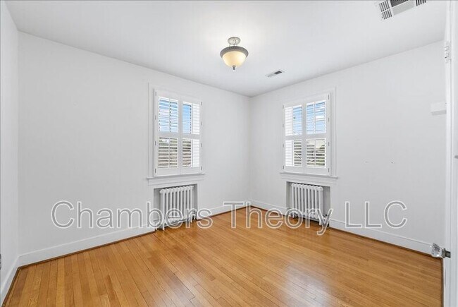 Building Photo - 1105 20th St