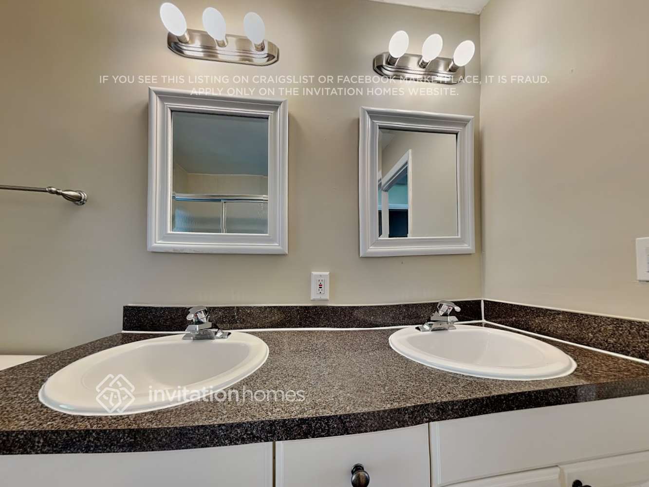 Building Photo - 2989 Kenilwick Dr S