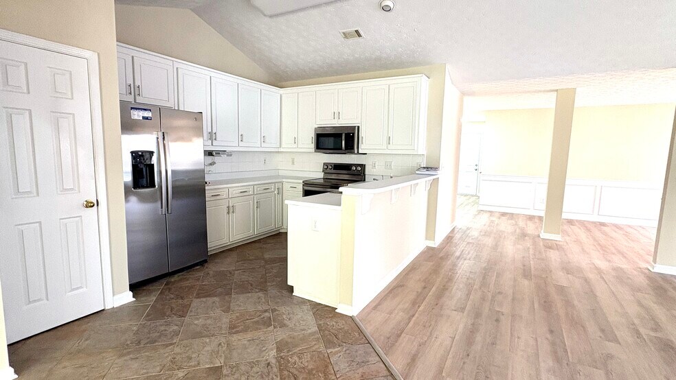 Building Photo - 2336 Pettit Dr