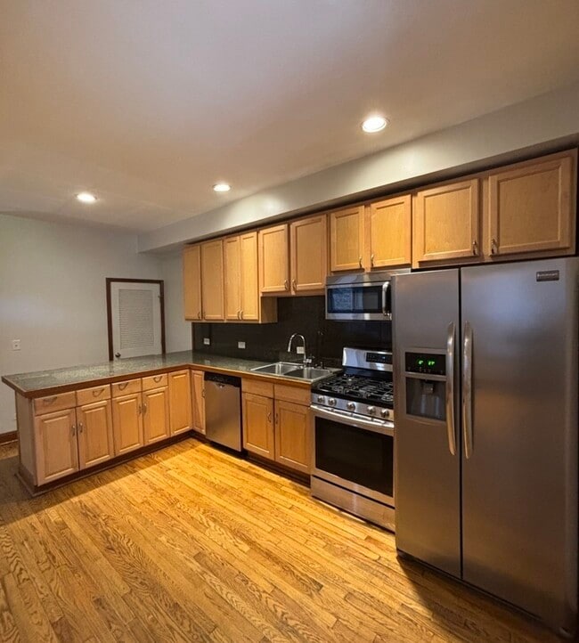 Building Photo - 4003 S Calumet Ave