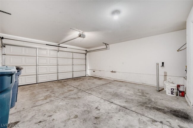 Building Photo - 2562 Begonia Valley Ave