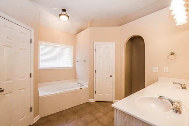 Building Photo - 168 Tanner Cove