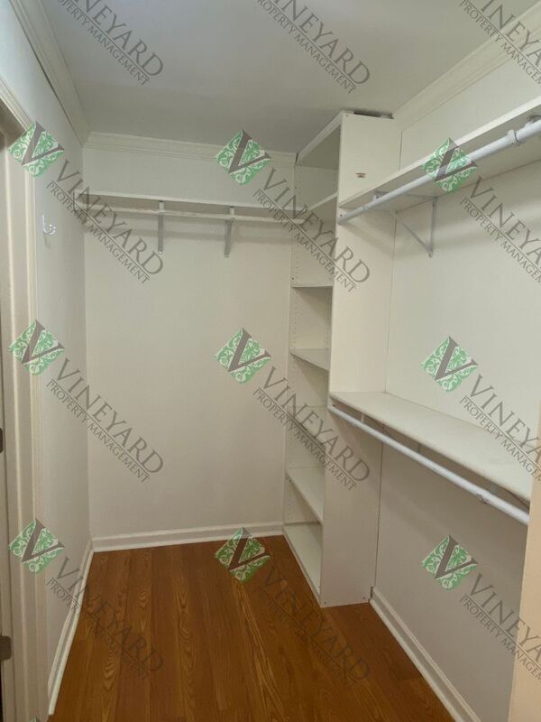 Building Photo - 200 Towergate Pl