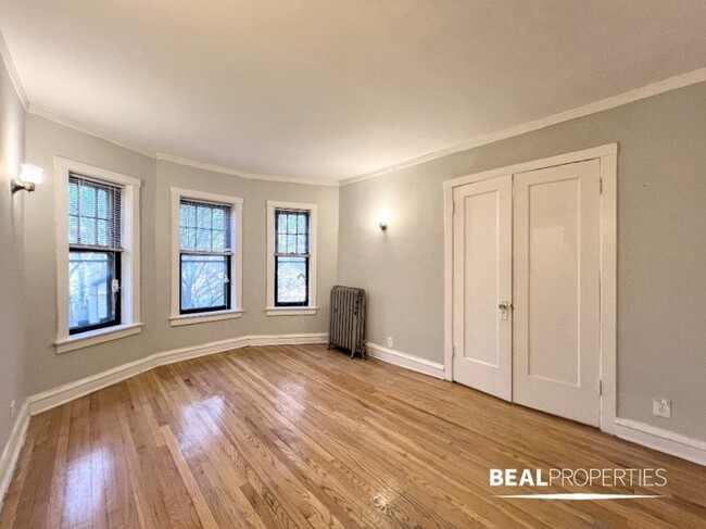 Building Photo - 1 bedroom in CHICAGO IL 60625