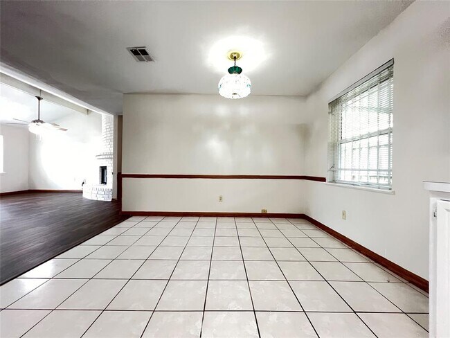 Building Photo - 9210 Meaux Dr