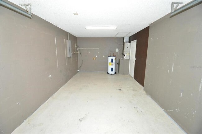 Building Photo - 400 Red Hawk Loop