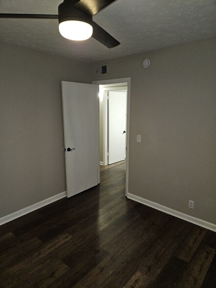 Building Photo - 101 Edgewood Dr