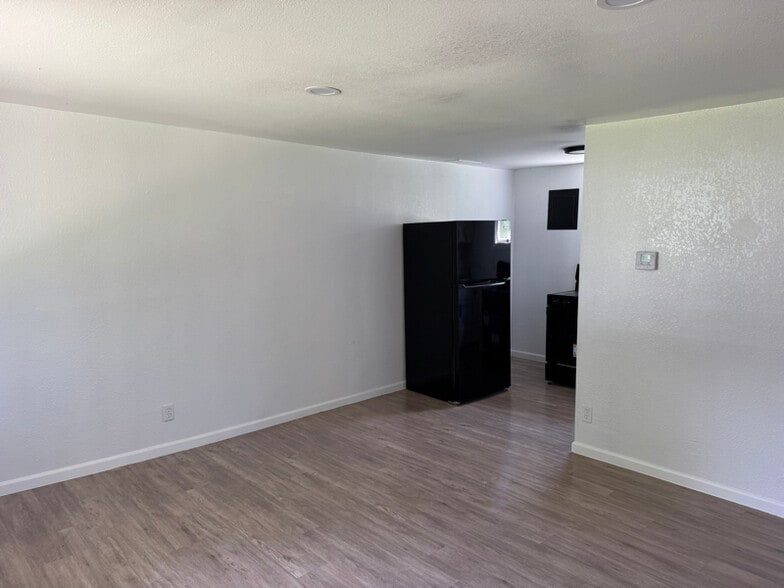 Building Photo - W220N9009 Town Line Rd