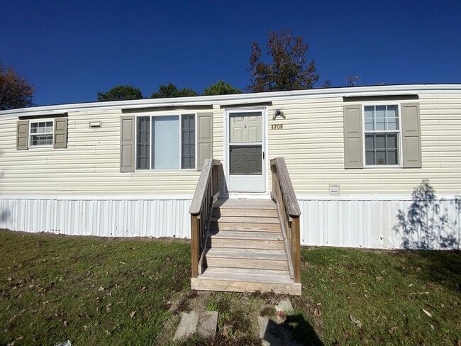 Building Photo - 1709 Brown Pl Dr