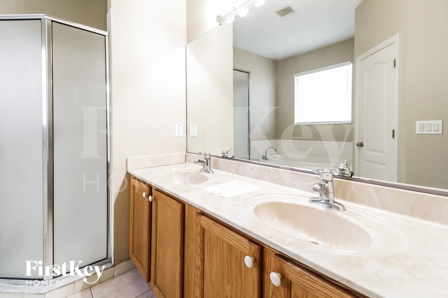 Building Photo - 7820 Riverwood Oaks Dr