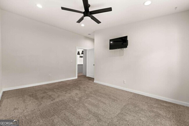 Building Photo - 221 Columbus Dr
