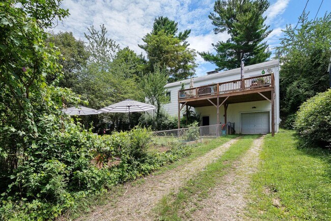 Building Photo - Charming North Asheville Home