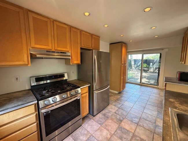 Building Photo - Charming 2 Bedroom Ojai Home with All Utilities Included