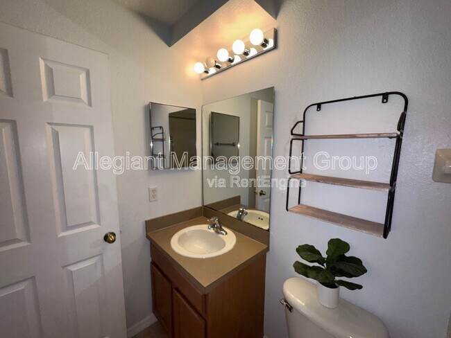 Building Photo - 12613 Somerset Oaks St