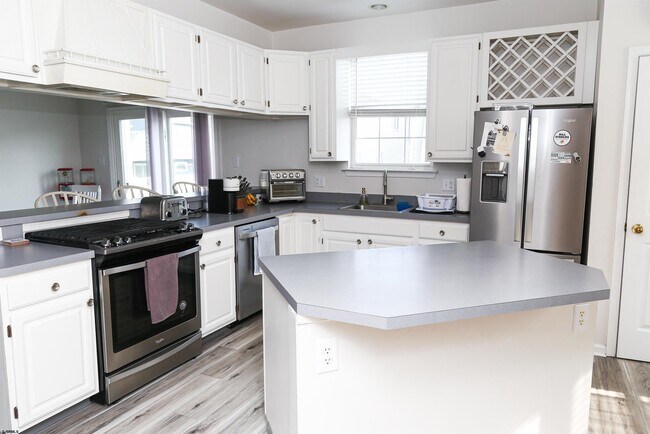 Building Photo - 1336 Vardon Rd