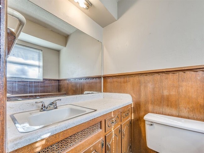 Building Photo - 837 Briarlane Rd
