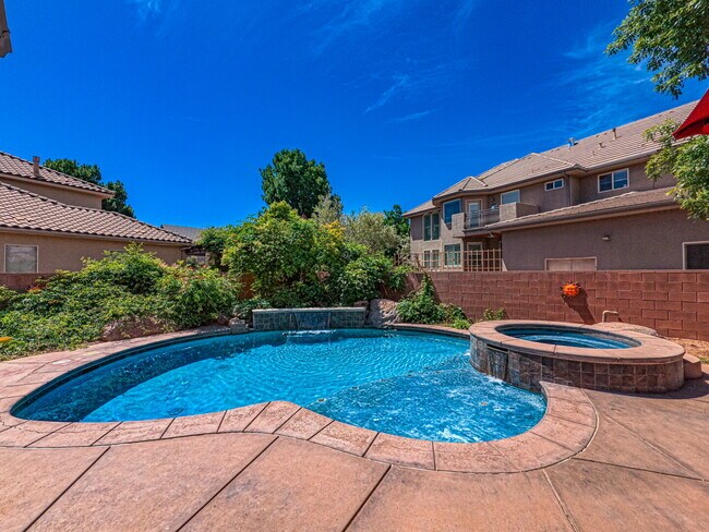 Building Photo - 2478 E Springs Dr