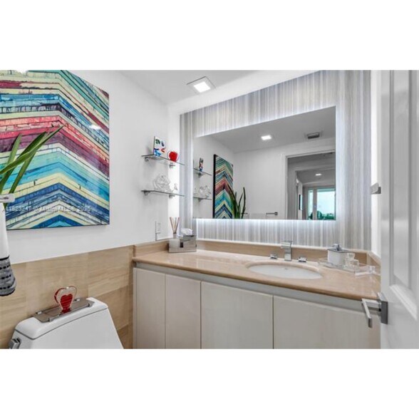 Building Photo - 1643 Brickell Ave