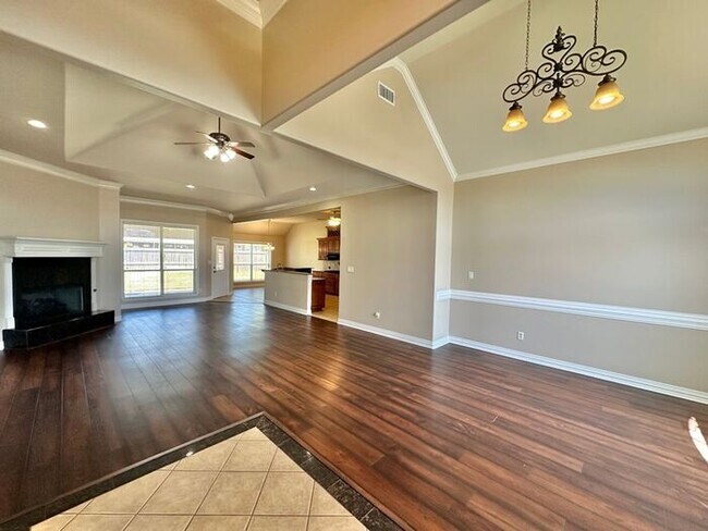 Building Photo - Spacious Flint Home on a Corner Lot with Stunning Primary Suite