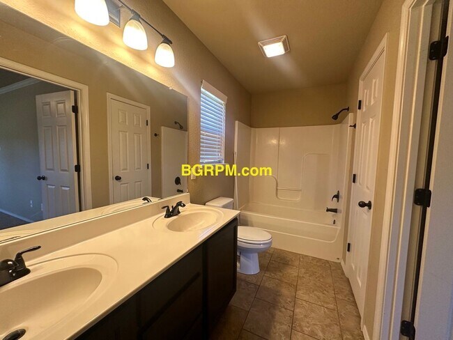 Building Photo - 3 BD, 2 BA, Home in Cabot