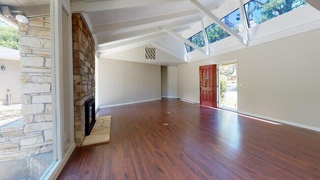 Building Photo - 4110 El Bosque Dr