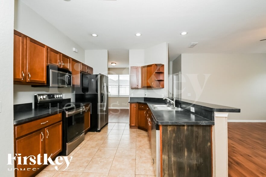 Building Photo - 8314 Greystone Dr