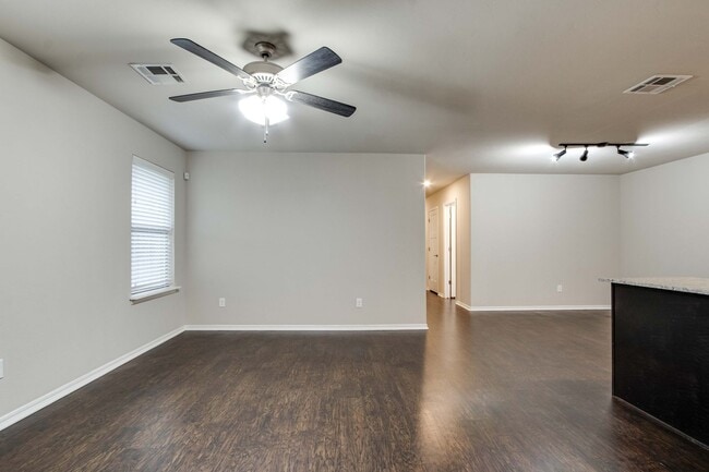 Building Photo - 8815 SW 45th St