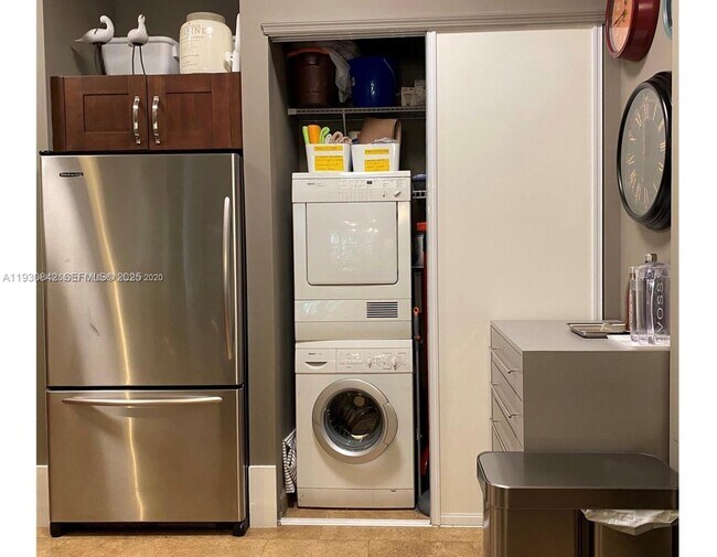 Building Photo - 20000 E Country Club Dr