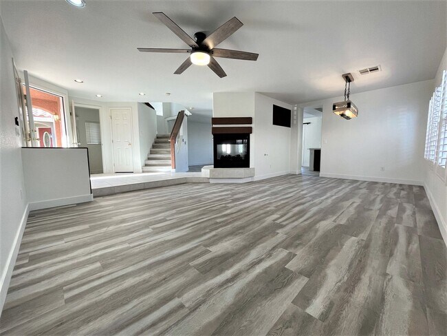 Building Photo - Two Oversized Rooms is what you looking for!