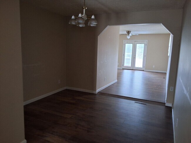 Building Photo - Beautiful Cozy 3 Bed, 2 Bath House located in the heart of Elizabethtown