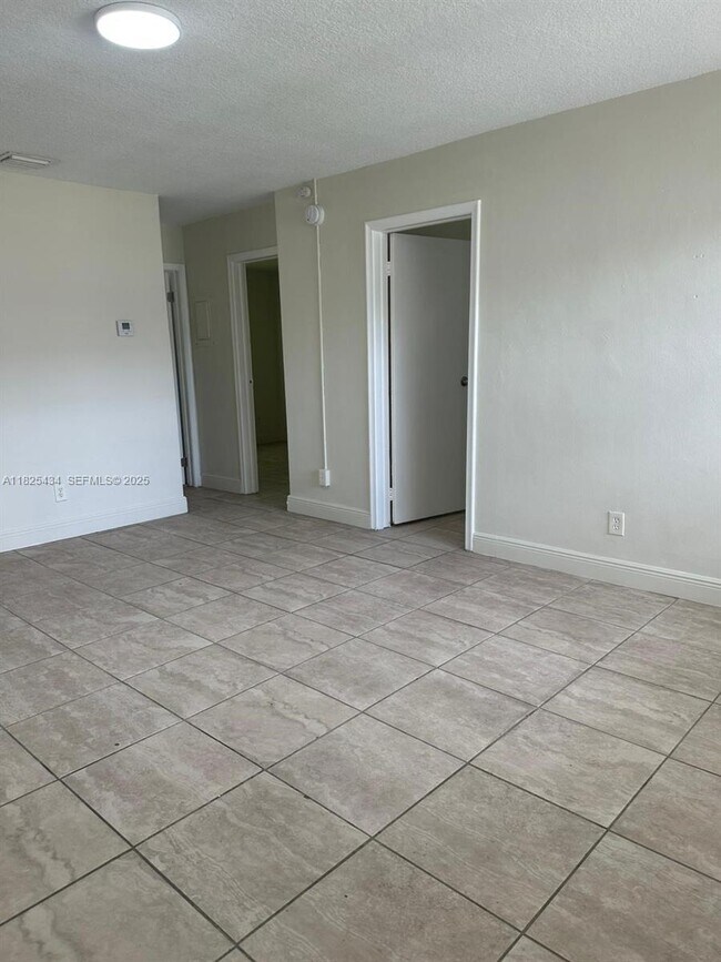 Building Photo - 4141 SW 20th St