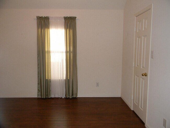 Building Photo - 2511 Branch View Ln