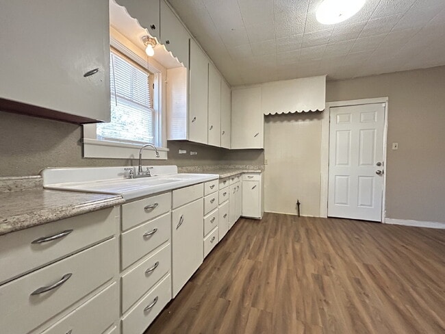 Building Photo - 2-Bedroom Home with Spacious 1267 Sq Ft in...
