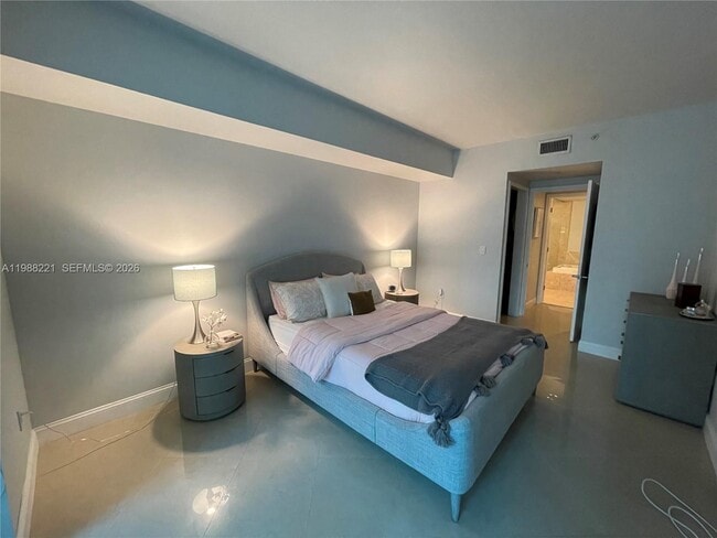 Building Photo - 218 SE 14th St