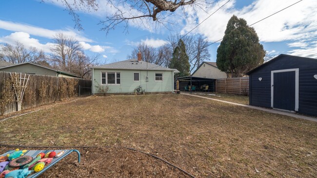 Building Photo - Charming rancher in Bonnyville neighborhood