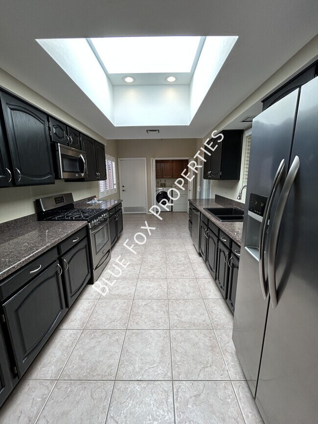 Building Photo - 6601 E Vía Cedri